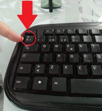 como hacer slash al reves con el teclado