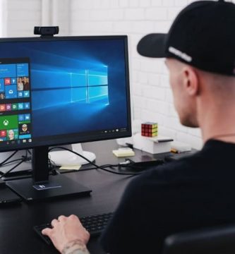 solucionar problemas de pantalla borrando la caché de windows 10.